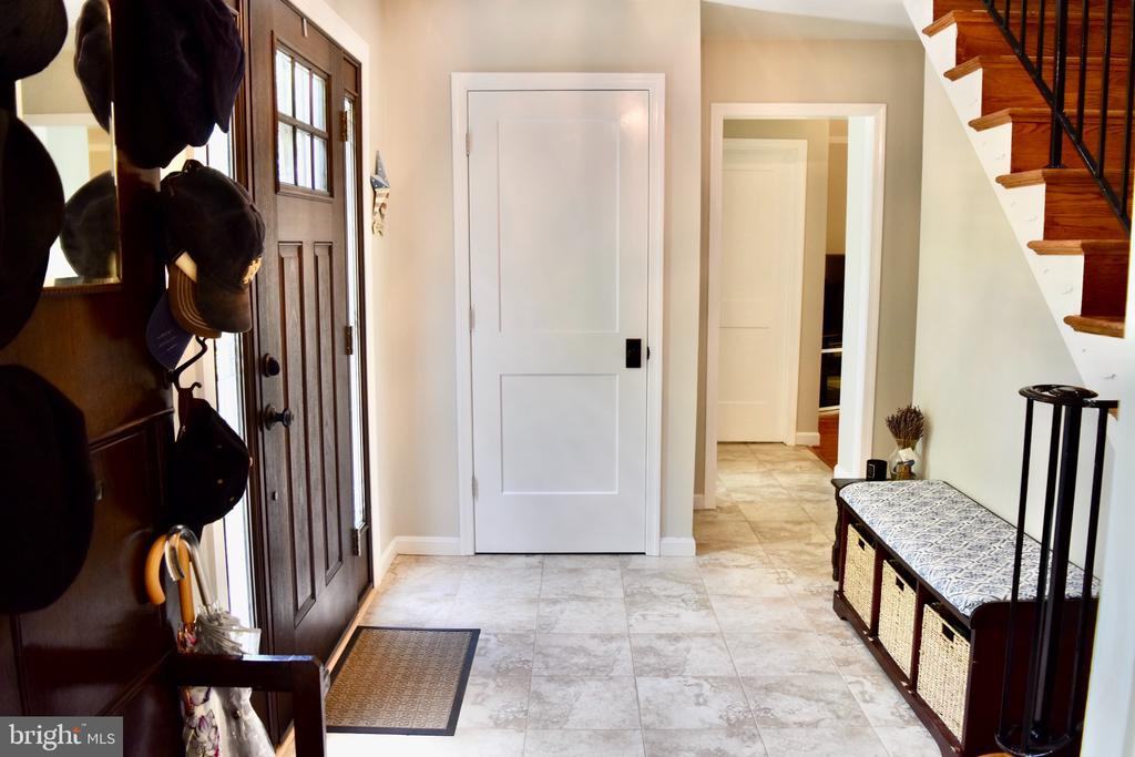 2235 Abbotsford Dr - Photo 3 of 43