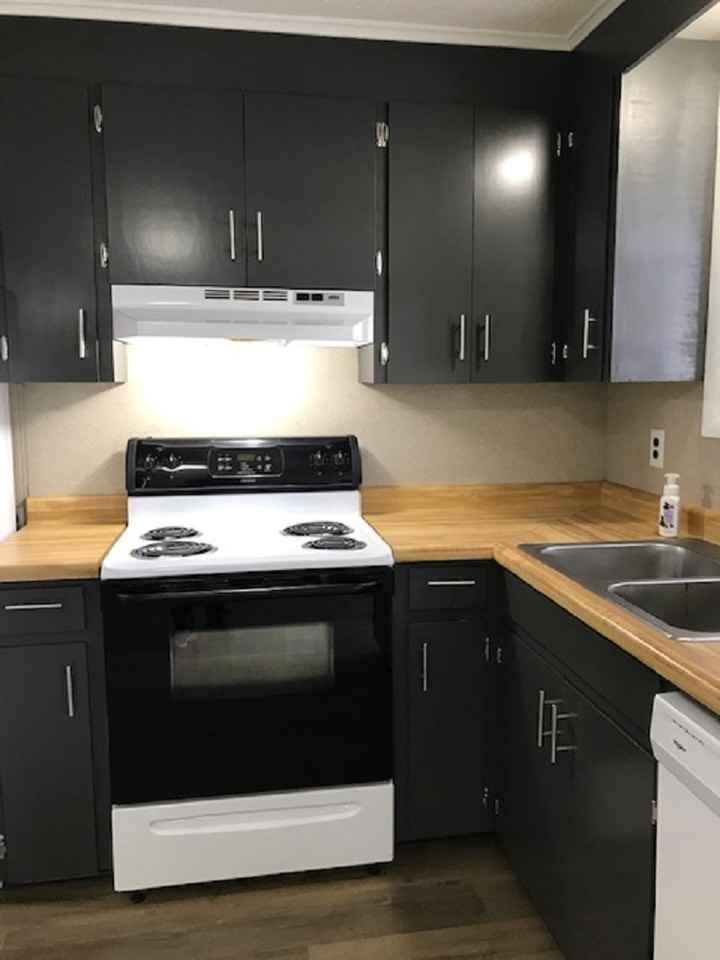 Stratrord Manor - Photo 2 of 11