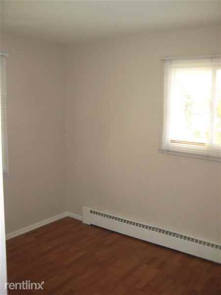 527 Wilkinson St - Photo 3 of 10