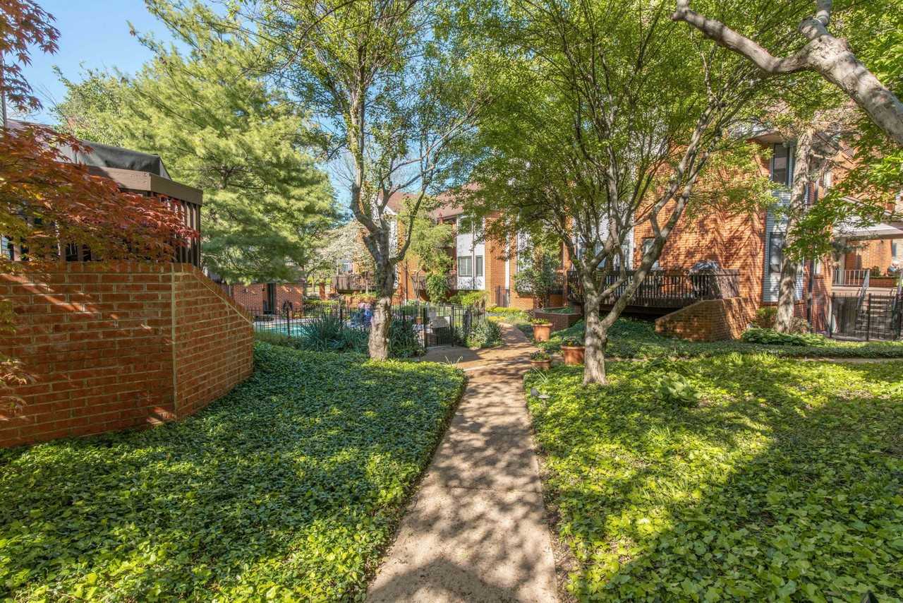 4454 Lindell Boulevard #32 - Photo 2 of 32