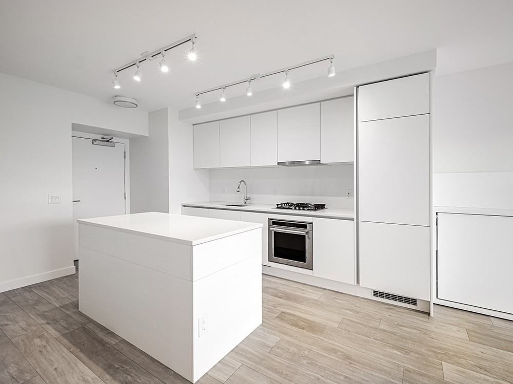 525 Foster Avenue #15/F