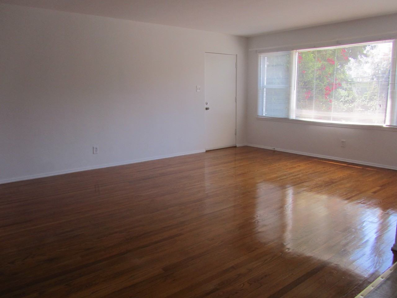 16179 Sunset Boulevard ## 1 - Photo 3 of 14