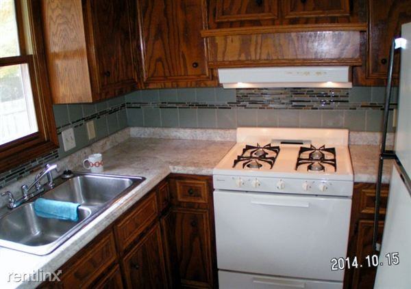 326 Majestic St SE - Photo 2 of 10