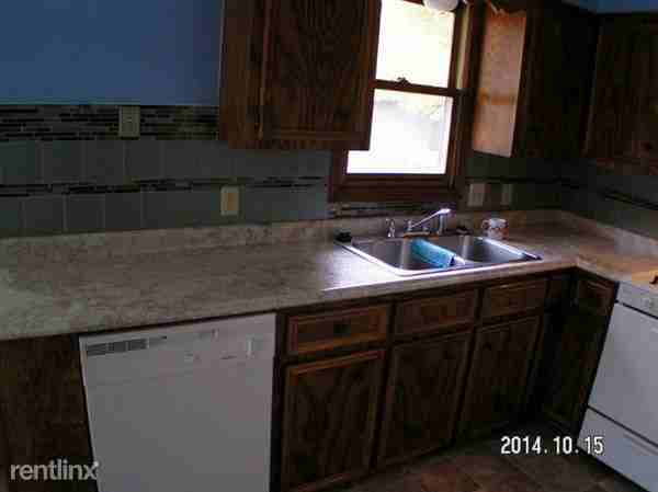 326 Majestic St SE - Photo 3 of 10