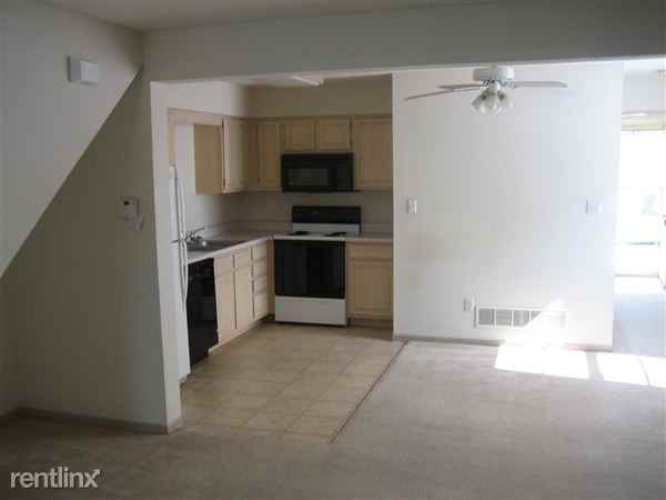 1244 NW Phelps Dr - Photo 3 of 5