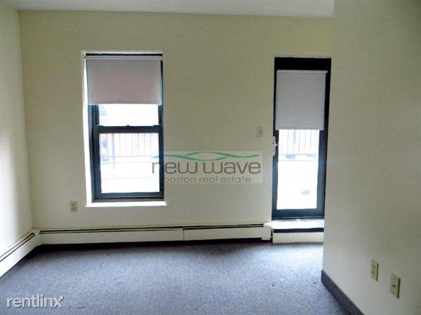 401 Massachusetts Ave - Photo 2 of 12