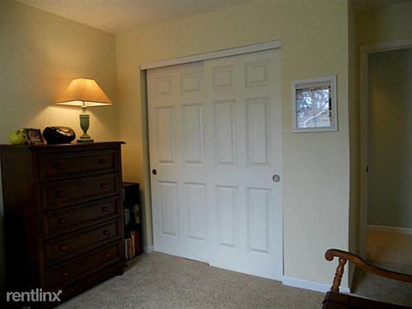 Gahanna Grove Condominiums - Photo 2 of 9