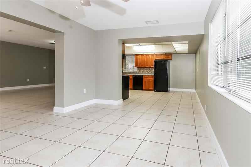 331 Nw 49th Ave - Photo 2 of 5