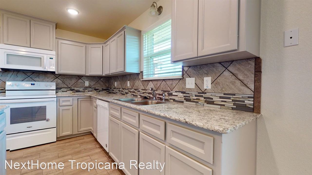 820 Paseo Del Plata - Photo 3 of 23