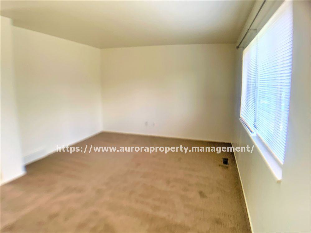 1009 Dawson St #5 - Photo 2 of 11