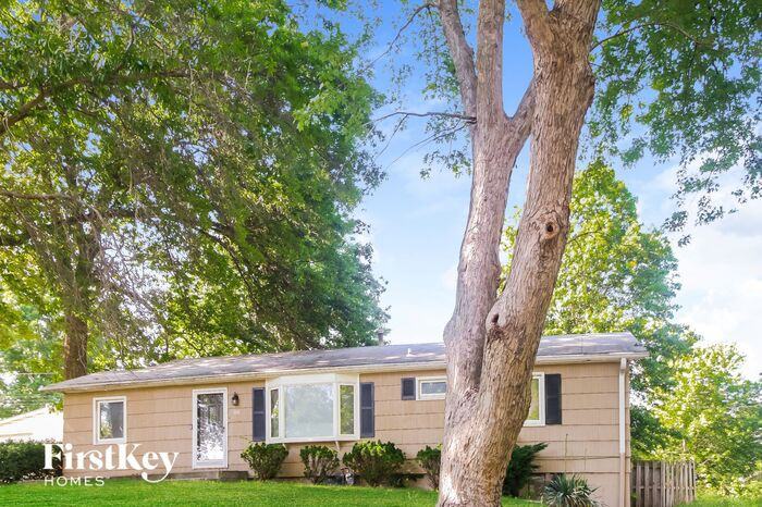 108 Ne 102nd Ter - Photo 2 of 15