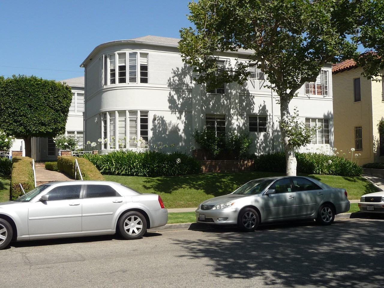 154 North Sycamore Avenue 4, Los Angeles, CA 90036 2 Bedroom