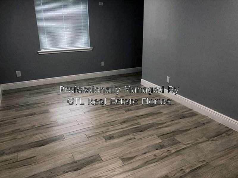 736 N Grandview Ave - Photo 2 of 9