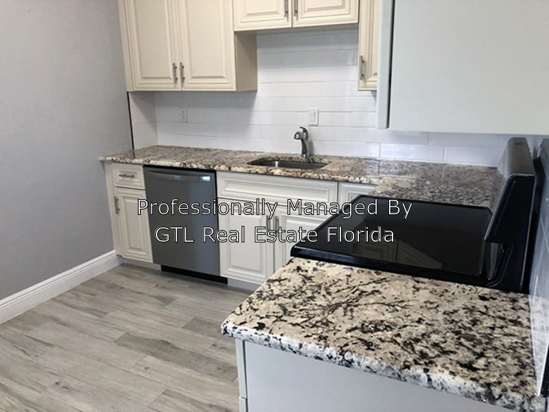 736 N Grandview Ave - Photo 3 of 9