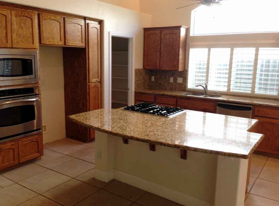 9810 N Rowell Ave - Photo 3 of 24