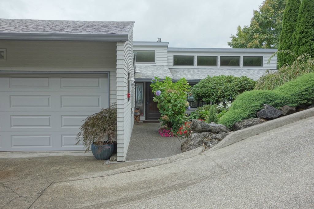 1801 East Bay Drive Northeast #K - Photo 2 of 19