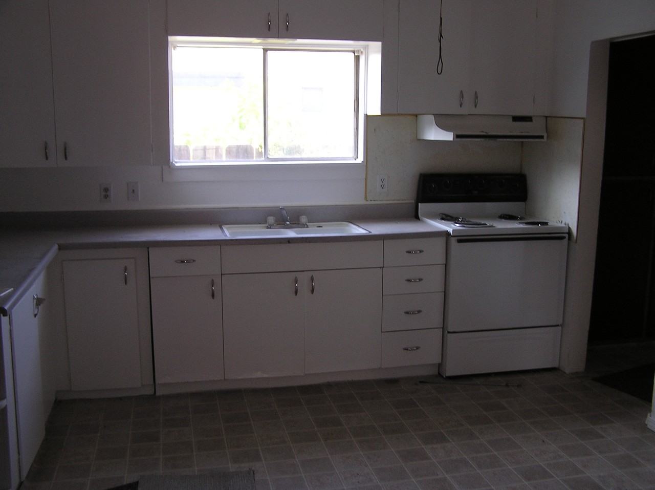 1691 6th Ave - Photo 3 of 3