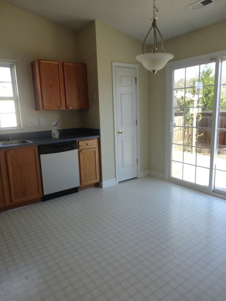 921 Anchor Way NE - Photo 3 of 8