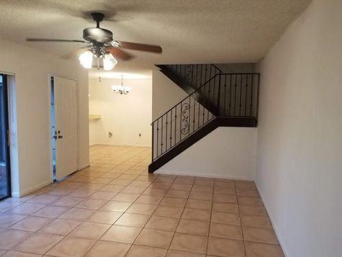 133 Heritage Way - Photo 2 of 8