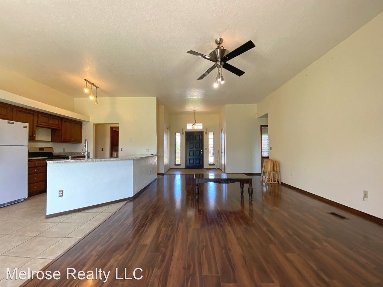 7216 Nw 102nd St - Photo 2 of 15