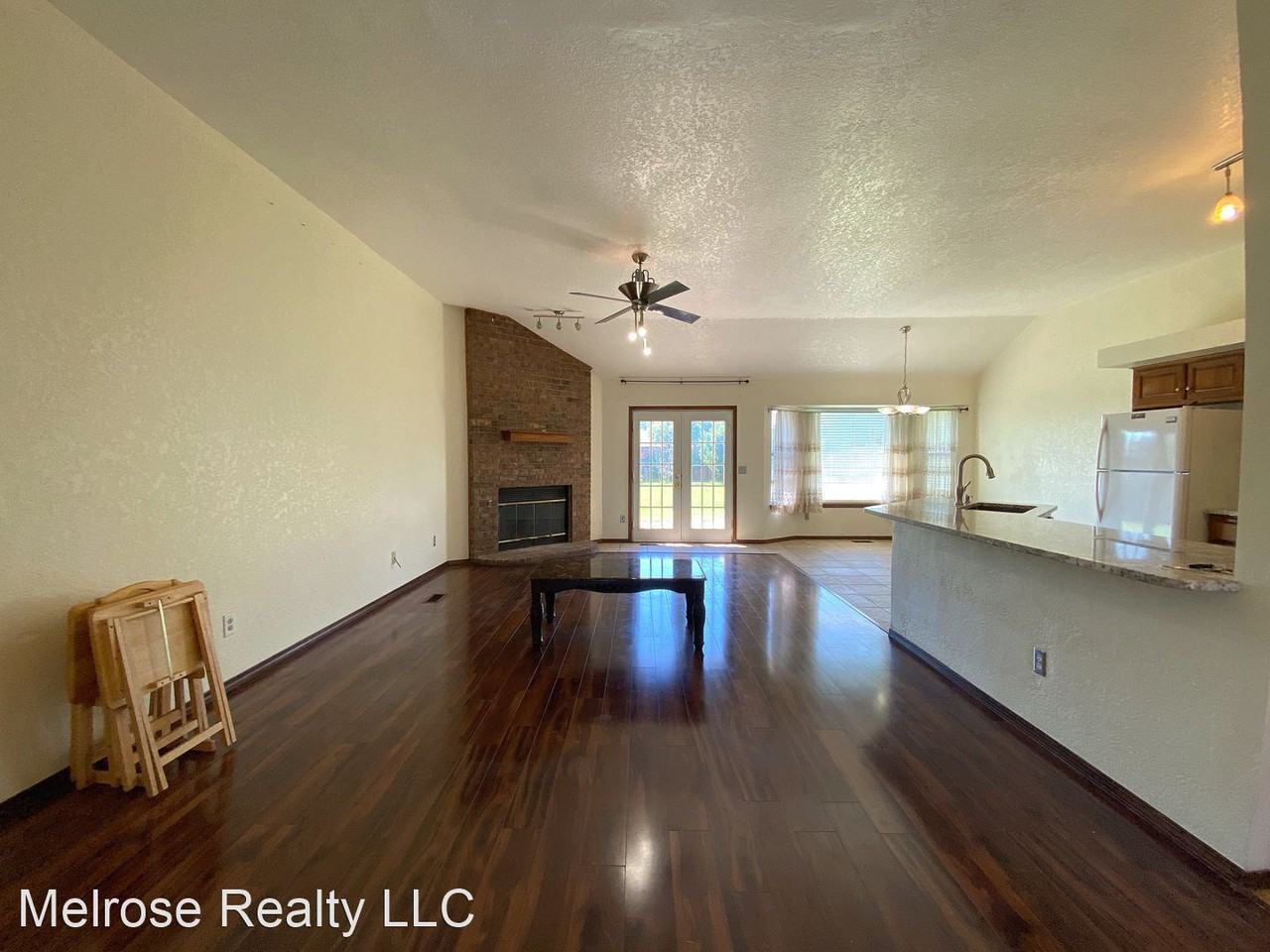 7216 Nw 102nd St - Photo 3 of 15