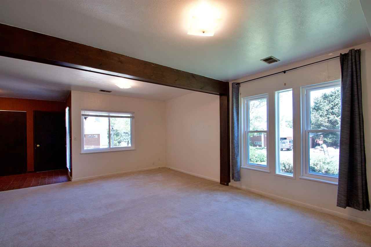 1061 S Arbutus St - Photo 3 of 8