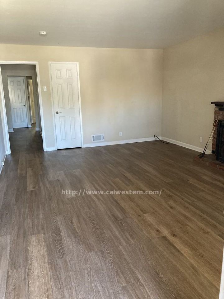 1078 Nottingham Pl - Photo 2 of 9