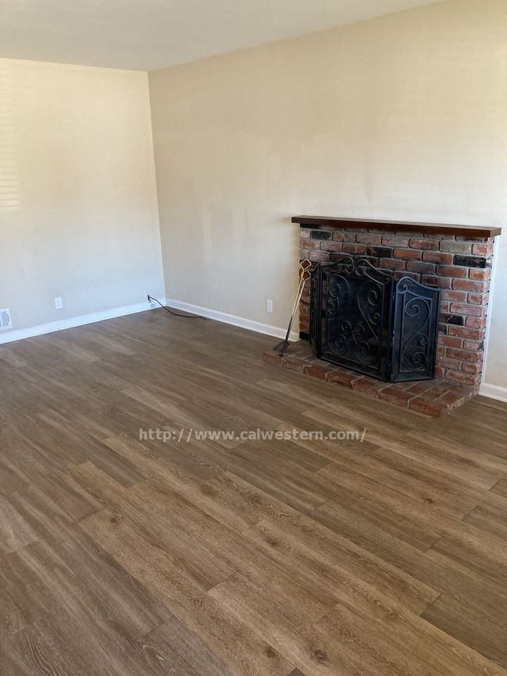 1078 Nottingham Pl - Photo 3 of 9