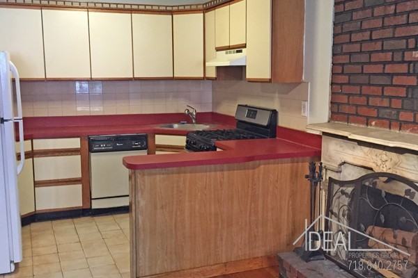 300 St James Pl 1 - Photo 2 of 6