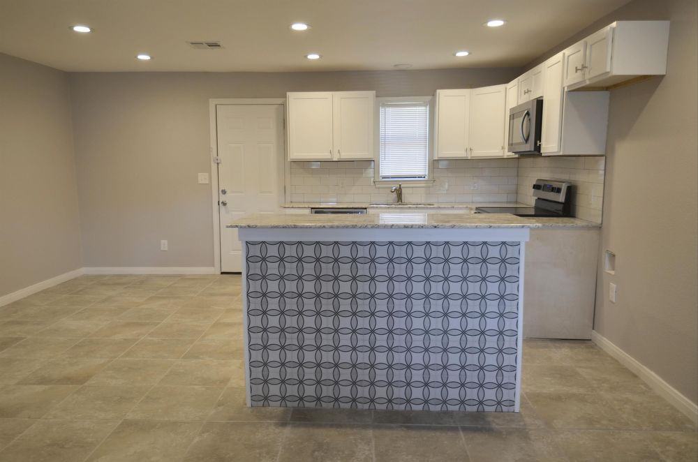 105 Virginia Dr - Photo 2 of 18
