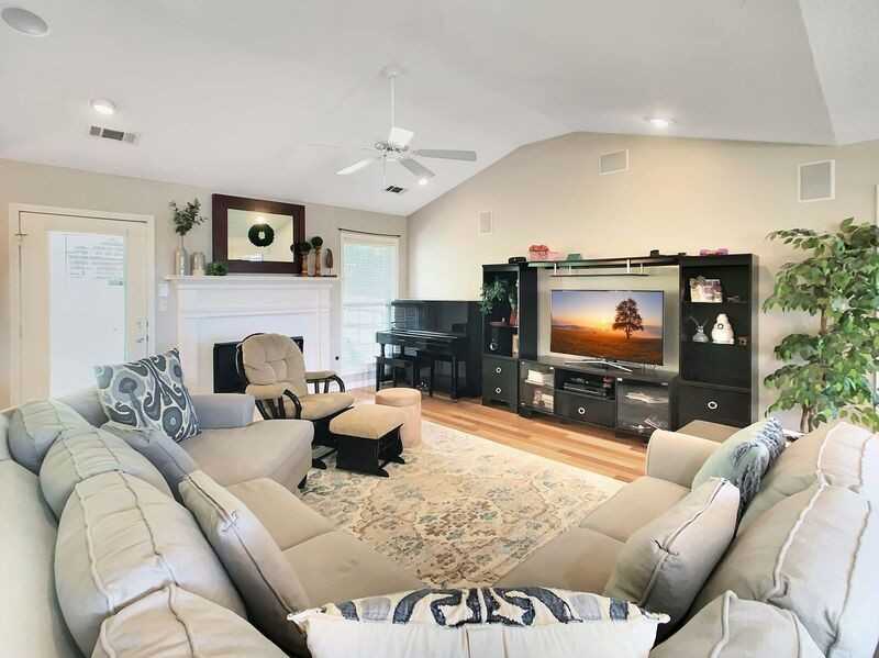 3108 Wisteria Ln - Photo 3 of 19