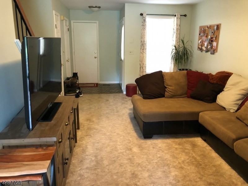 327 Larch Ct - Photo 3 of 17