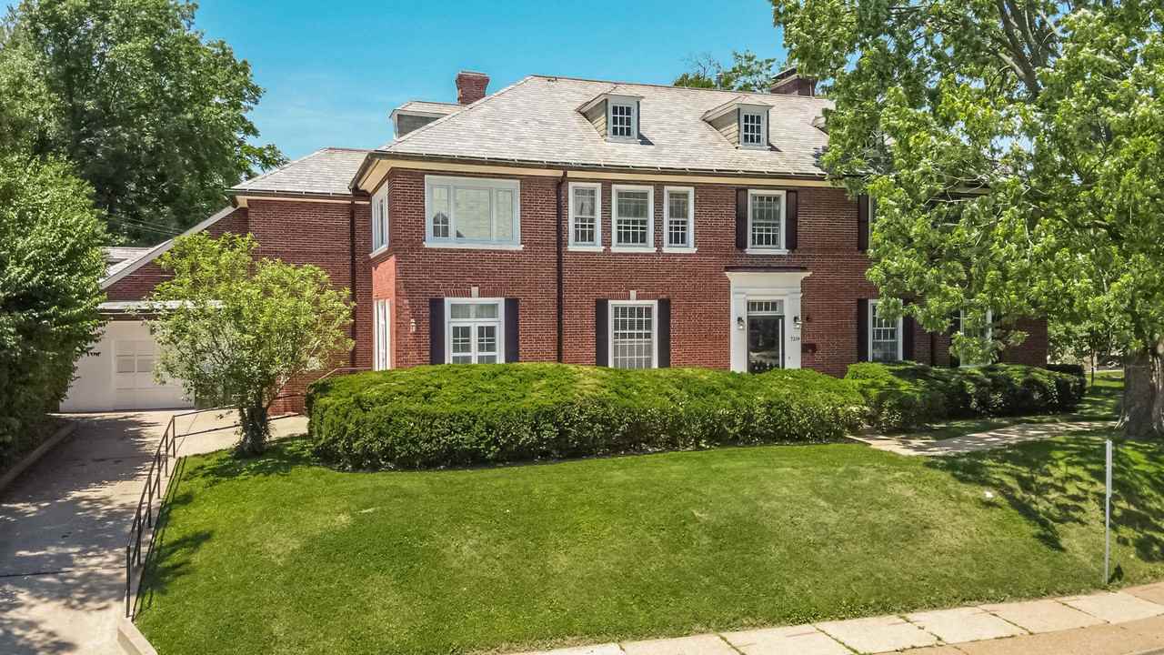 7204 Forsyth Boulevard, University City, MO 63105 4 Bedroom Apartment