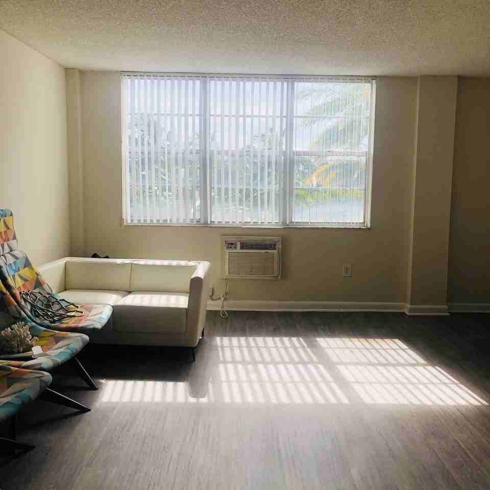 14060 Biscayne Boulevard - Photo 2 of 9