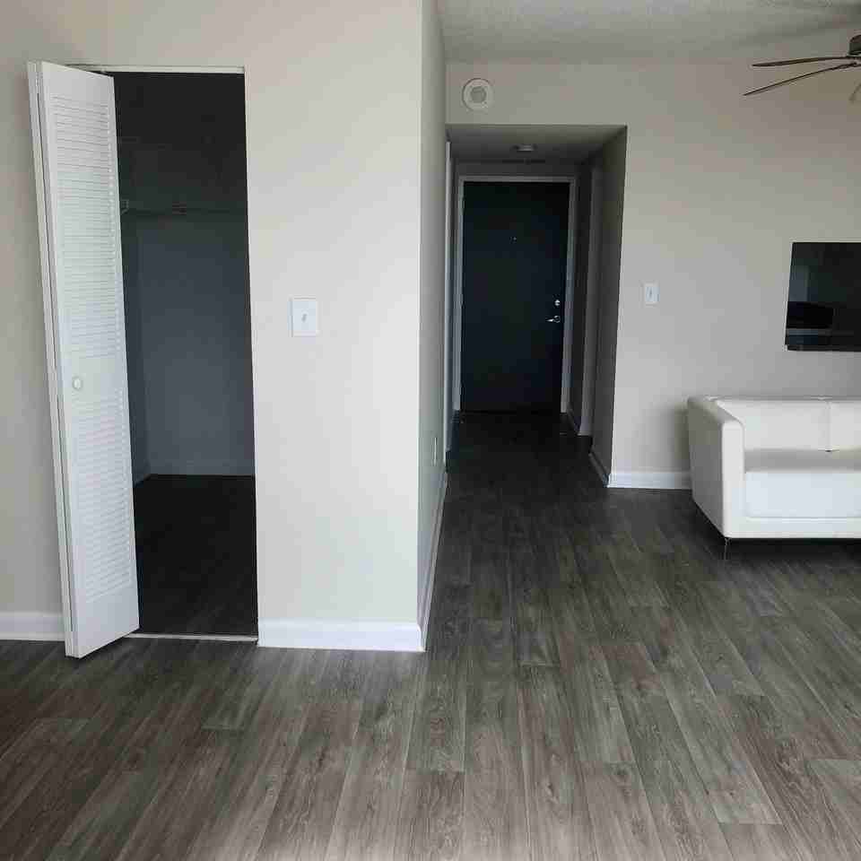 14060 Biscayne Boulevard - Photo 3 of 9