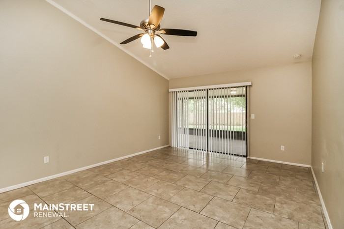 6138 Ranier Dr - Photo 3 of 16