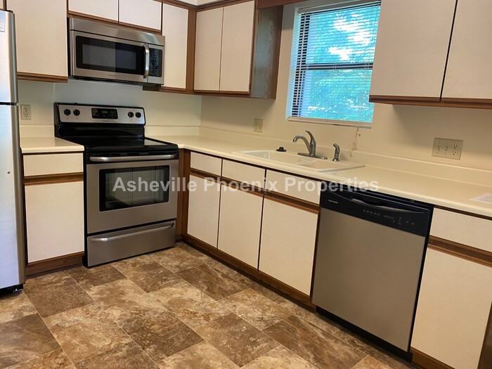 2106 Abbey Cir - Photo 3 of 16