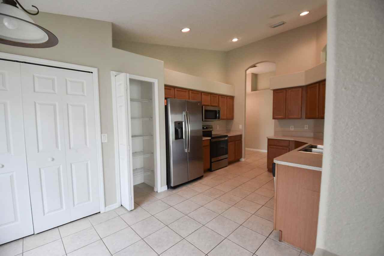 2563 Glasbern Cir - Photo 3 of 13