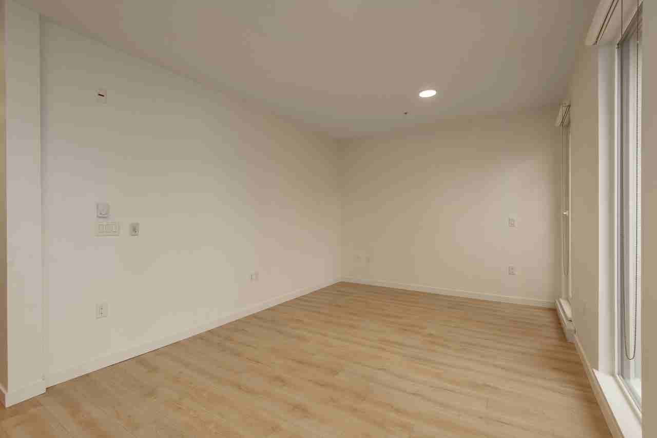 1090 Jervis - Photo 3 of 16