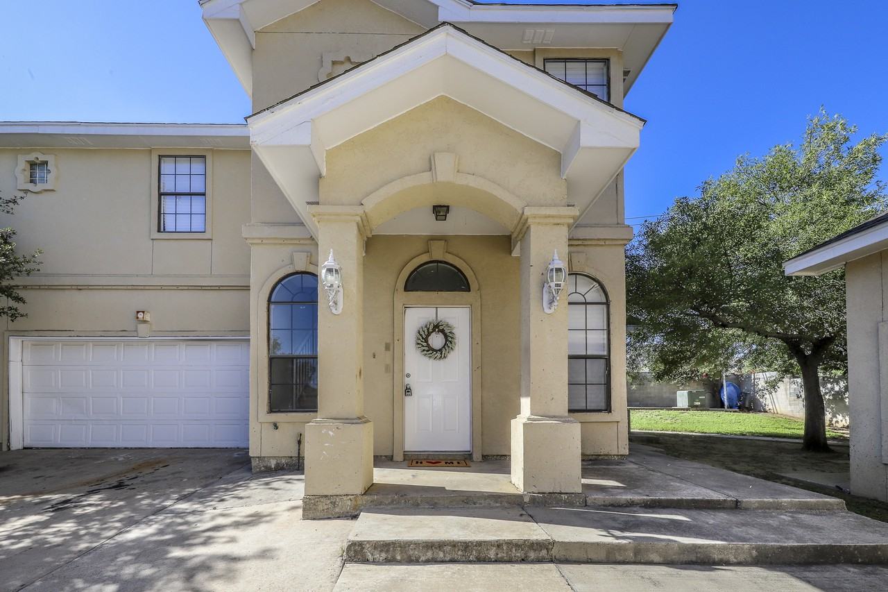 411 Shiloh Dr - Photo 2 of 32