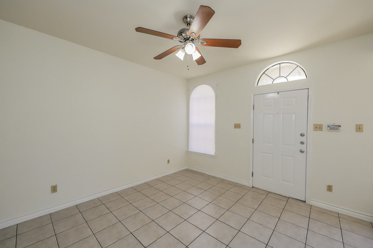 411 Shiloh Dr - Photo 3 of 32