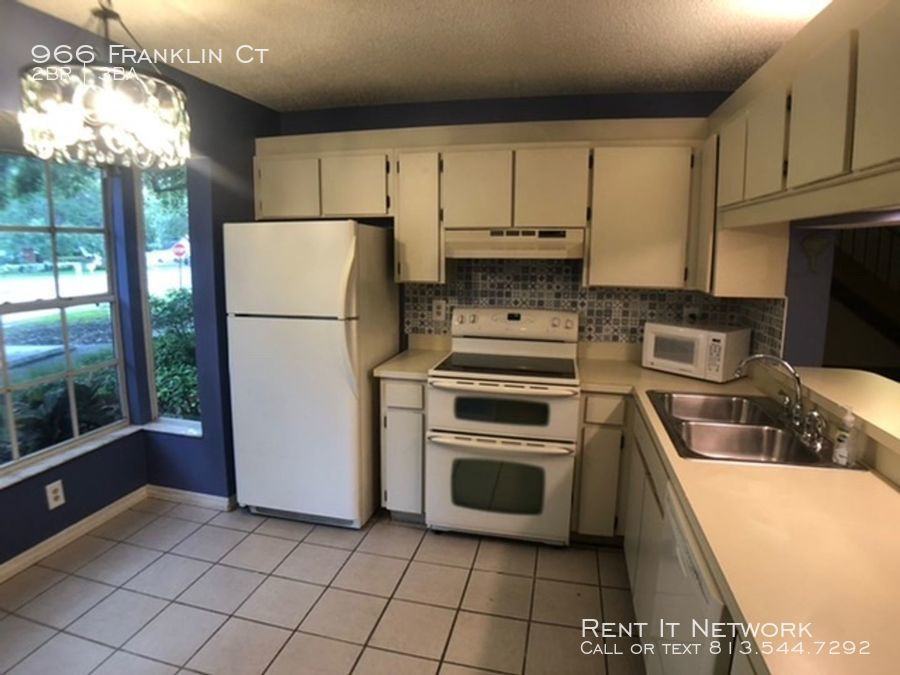 966 Franklin Ct - Photo 3 of 14