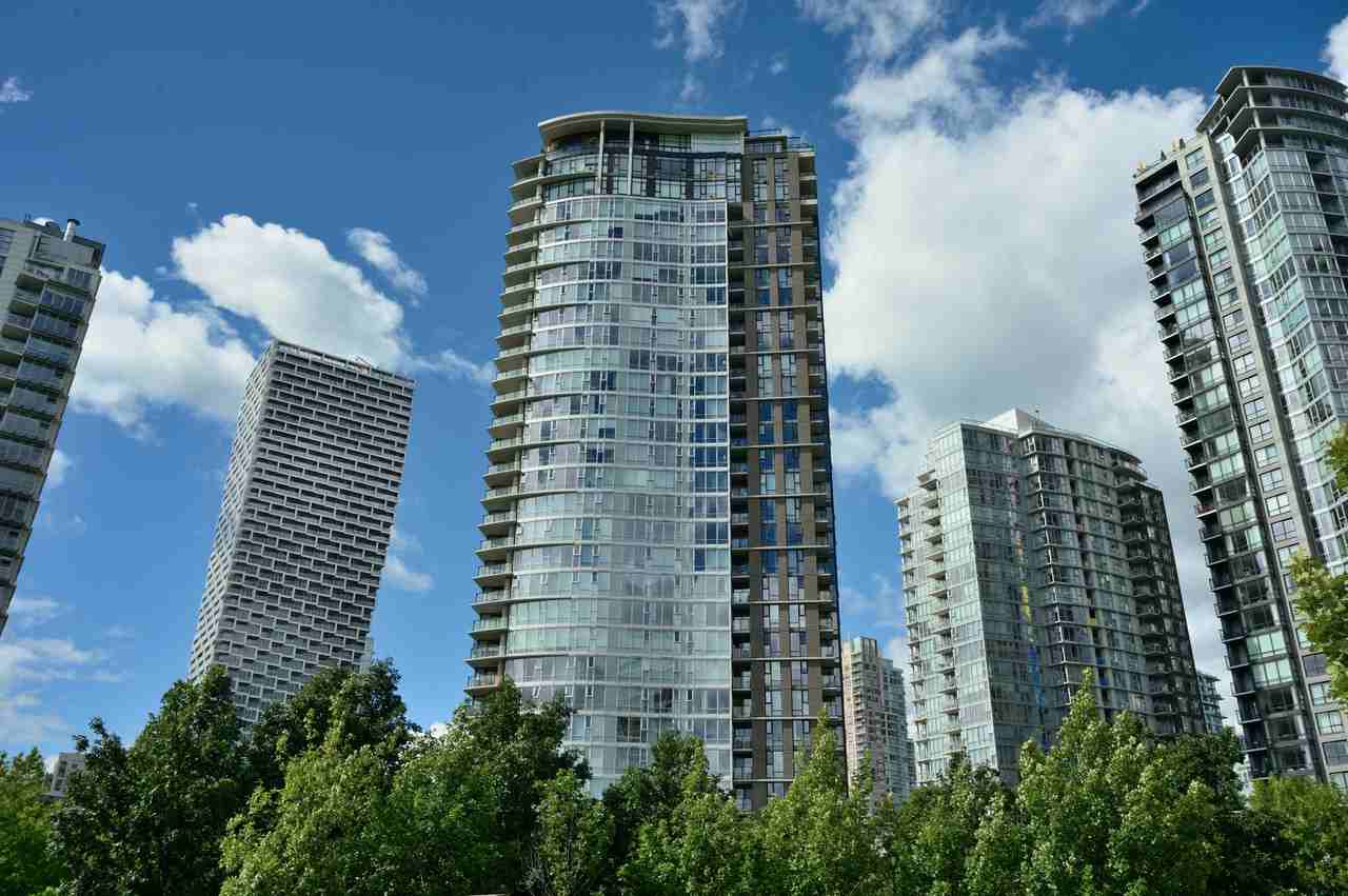 583 Beach Crescent #2806