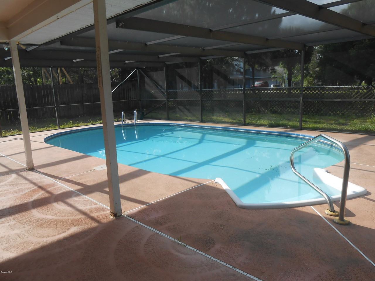 1095 Woodsmere Pkwy - Photo 2 of 18