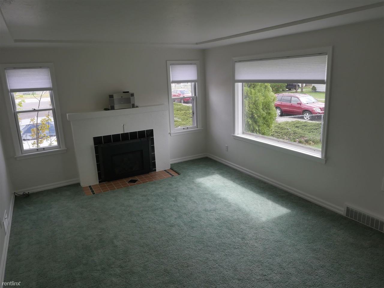 211 E Hoffman Ave - Photo 3 of 27