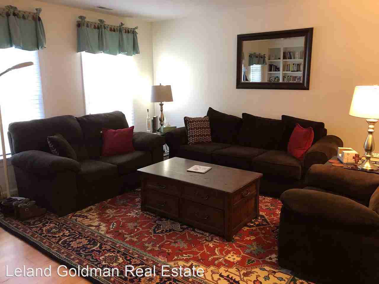 1027 Llewellyn Mews - Photo 3 of 22