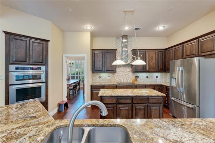 12309 Pleasant Hill Ct - Photo 3 of 9