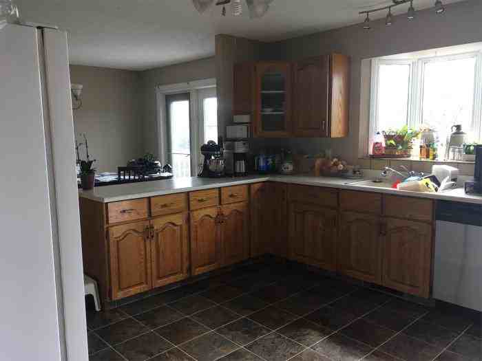 7108 93a St - Photo 2 of 6