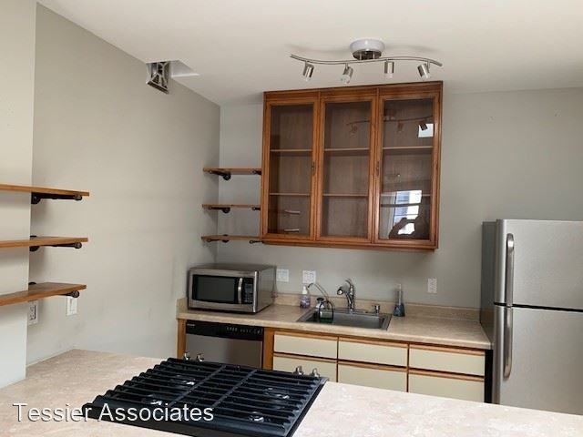 36 Battery Park Avenue - Photo 3 of 10