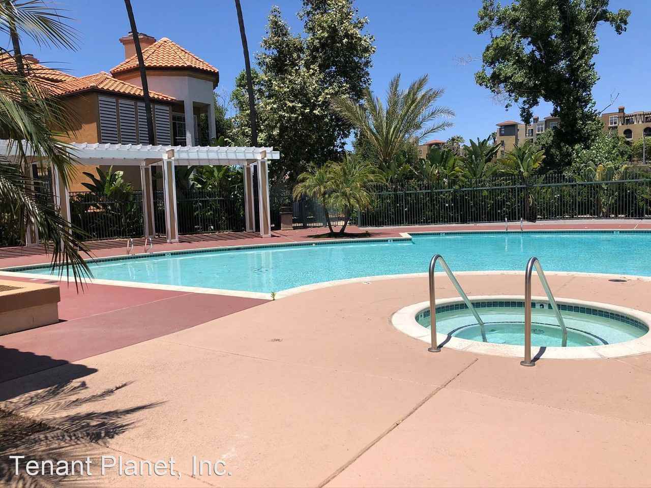 2150 Camino De La Reina #112